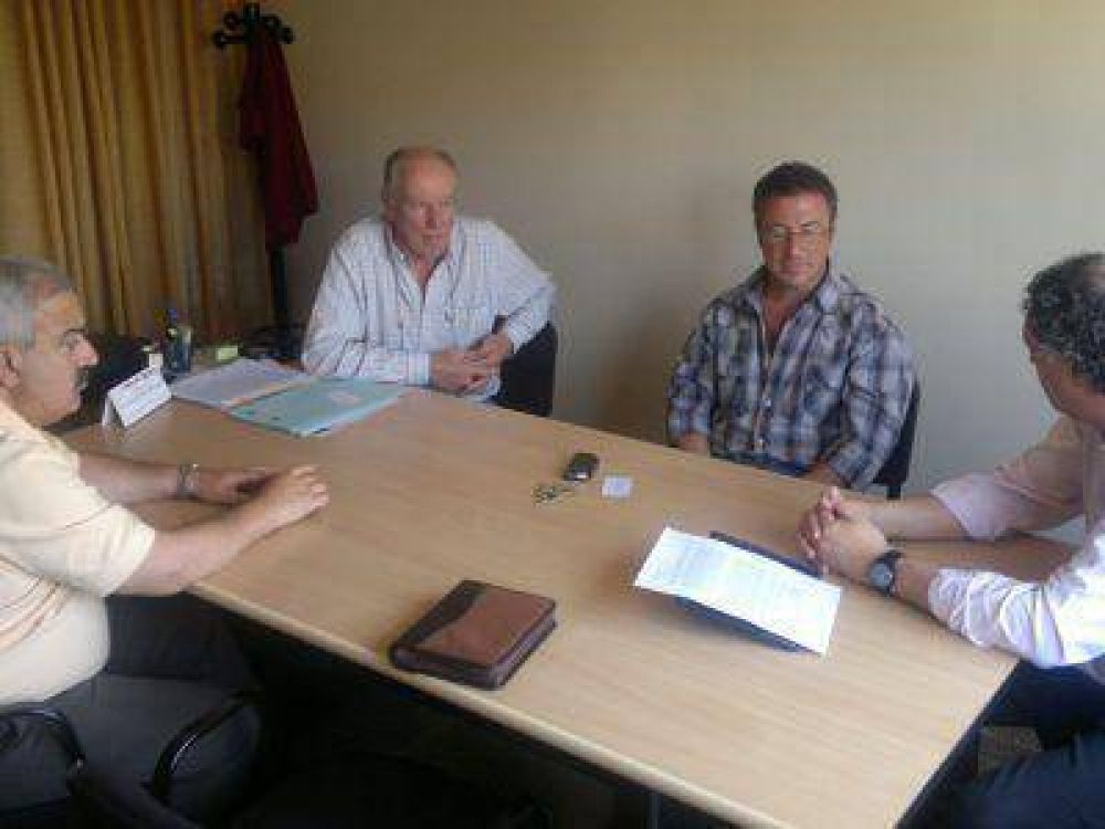 LAZZERETTI SE REUNI� CON LA COOPERATIVA DE HORTICULTORES