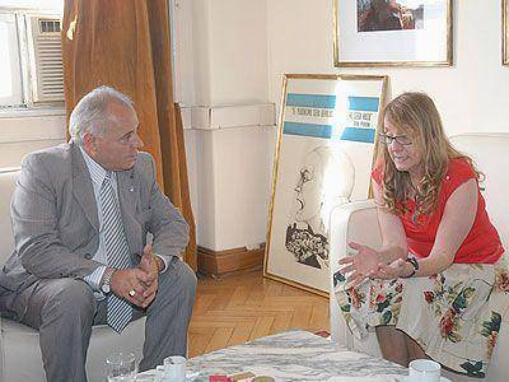  PRESIDENTE PER�N | GESTI�N    Regueiro se reuni� con Alicia Kirchner
