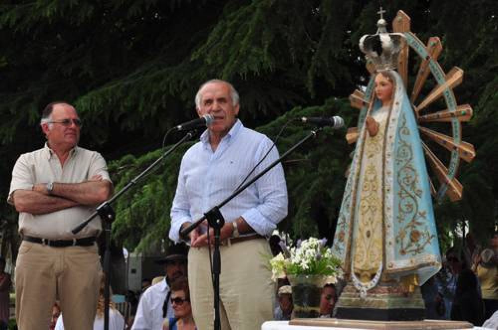 Conesa honr� a la tradici�n argentina: se realiz� ayer un desfile