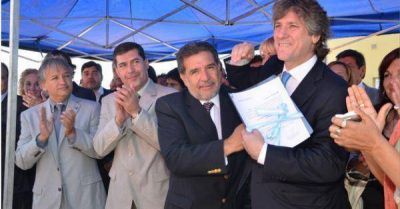 Boudou y Beder Herrera entregaron 36 viviendas de clase media