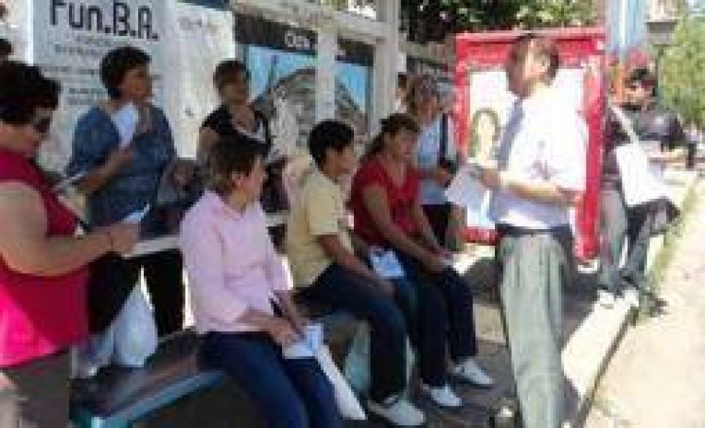 La UCR junta firmas para oponerse a la suba del colectivo urbano