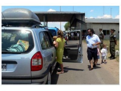 Los intendentes de Paysand� y Col�n amenazan cortar el puente