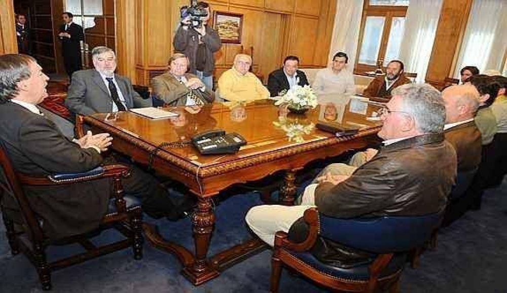 Schiaretti quiere primero consensuar obras con el agro