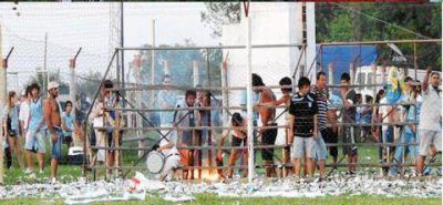 Destrozos en el estadio de Central Larroque