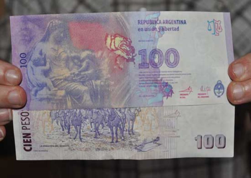 En Olavarra algunos comerciantes evitan los nuevos billetes de 100 pesos