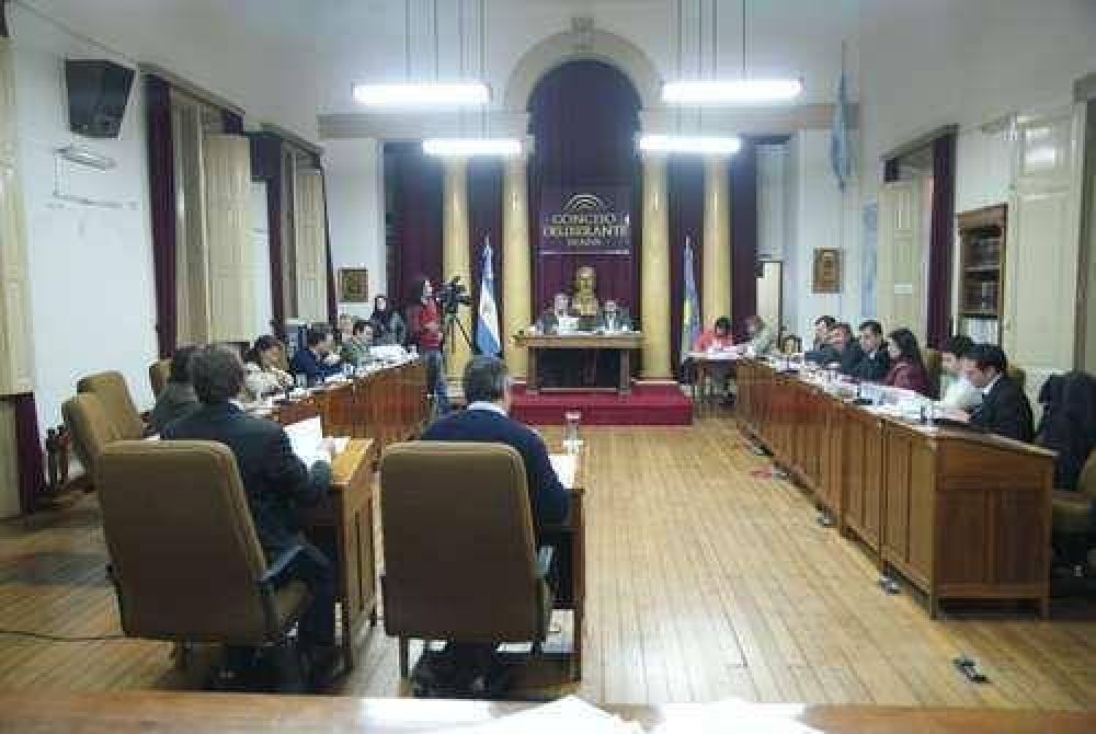 EN SESI�N EXTRAORDINARIA, EL CONCEJO DECIDE SI INTERPELA AL INTENDENTE INZA