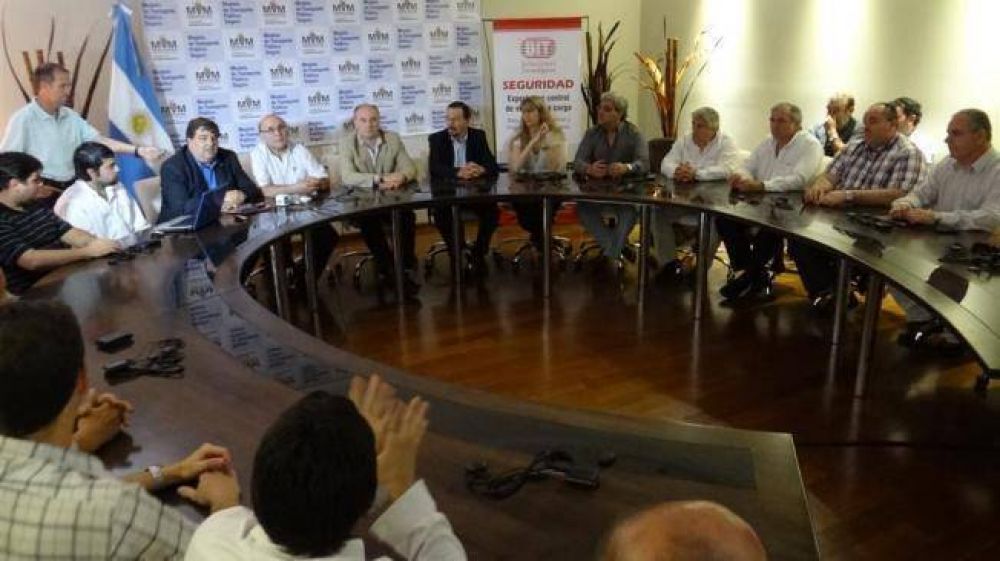 Villa Mar�a present� el sistema GPRS para taxis y colectivos
