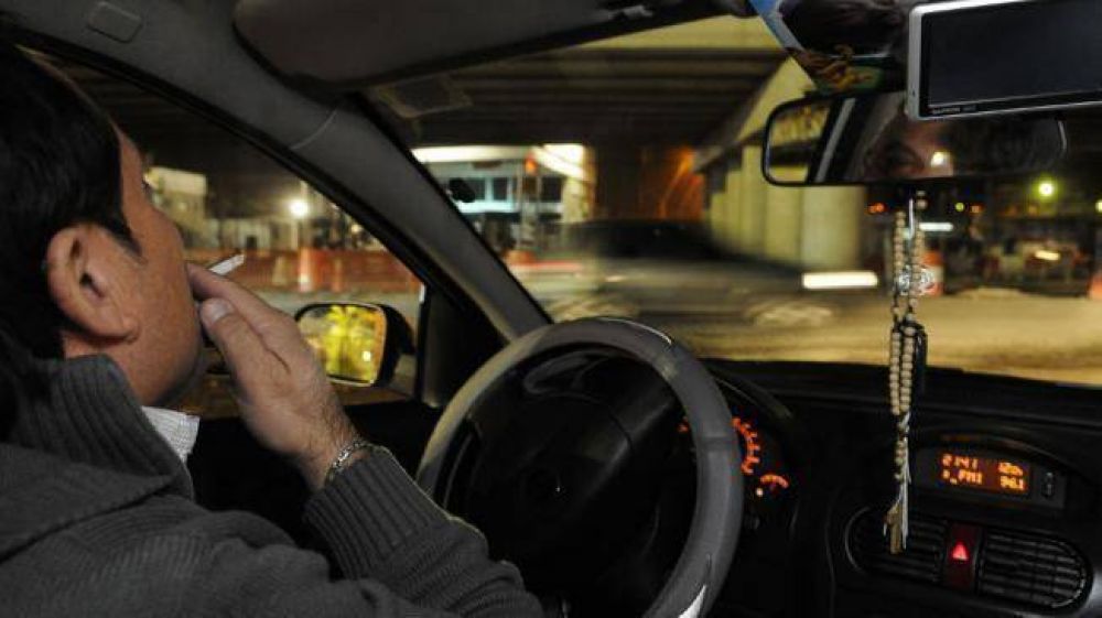 Cuestionan el proyecto para sancionar a conductores que fuman