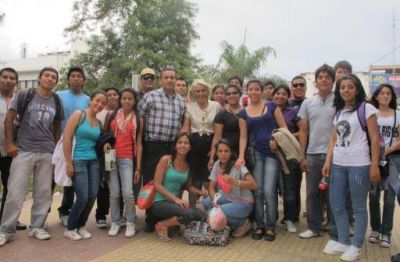 La ministra Acosta despidi� a alumnos que participar�n de jornadas educativas en Buenos Aires