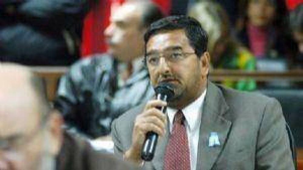 El senador Rodr�guez pidi� que el Gobierno �tome cartas en el asunto�