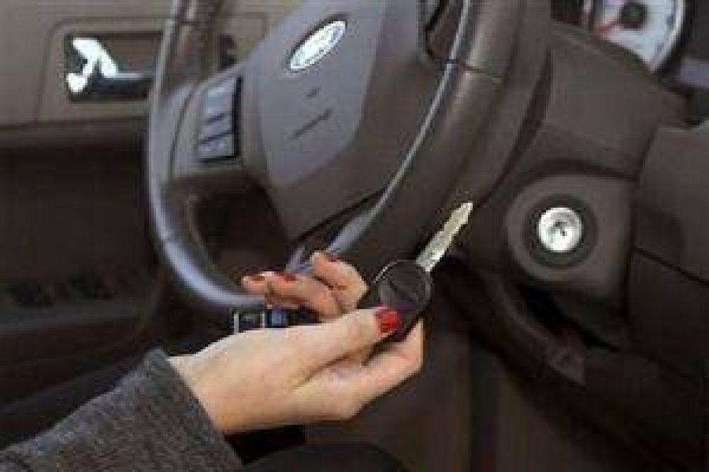 Extra�o robo en una agencia de autos