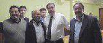 SOYEM entreg� a Weretilneck el �plan de ordenamiento� del municipio 