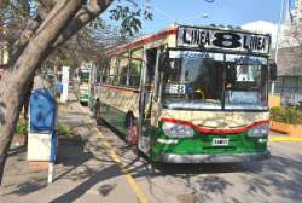 Paro de colectivos y aumento del boleto interurbano