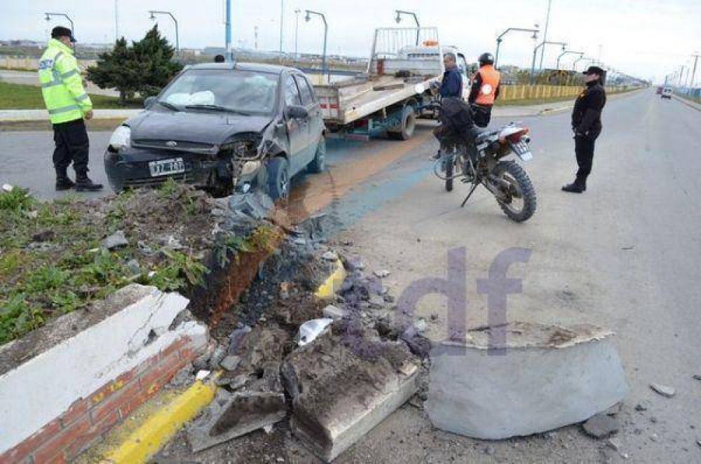 Dos alumnos del CIERG colisionaron contra la rotonda