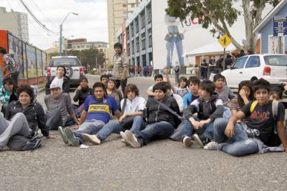 Alumnos de la escuela 760 reclaman sus netbooks