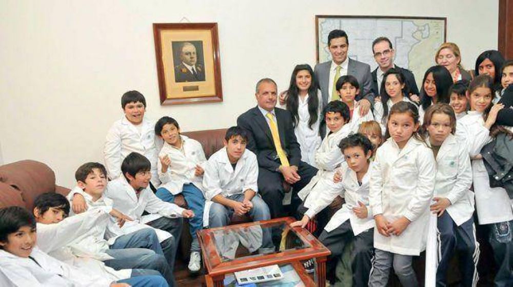El Gobierno provincial ampliar� la escuela rural de Sarmiento
