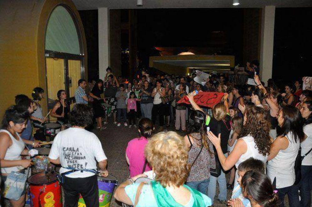 Manifestaci�n por la muerte de Sof�a: funcionarios quedaron encerrados en la C�mara de Diputados