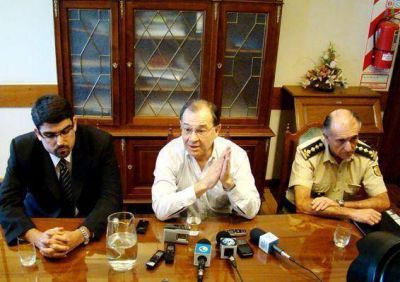 El ministro Rodr�guez dice que el gobernador lo respald�