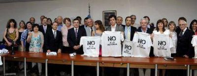 Diputados de la oposici�n firmaron un acuerdo en contra de la re-reelecci�n
