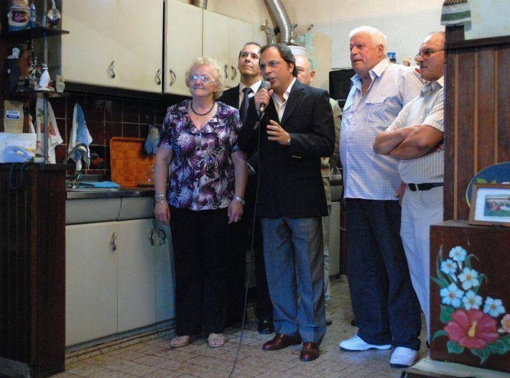 Cristina y Giustozzi anunciaron la finalizaci�n de cloacas en Brown