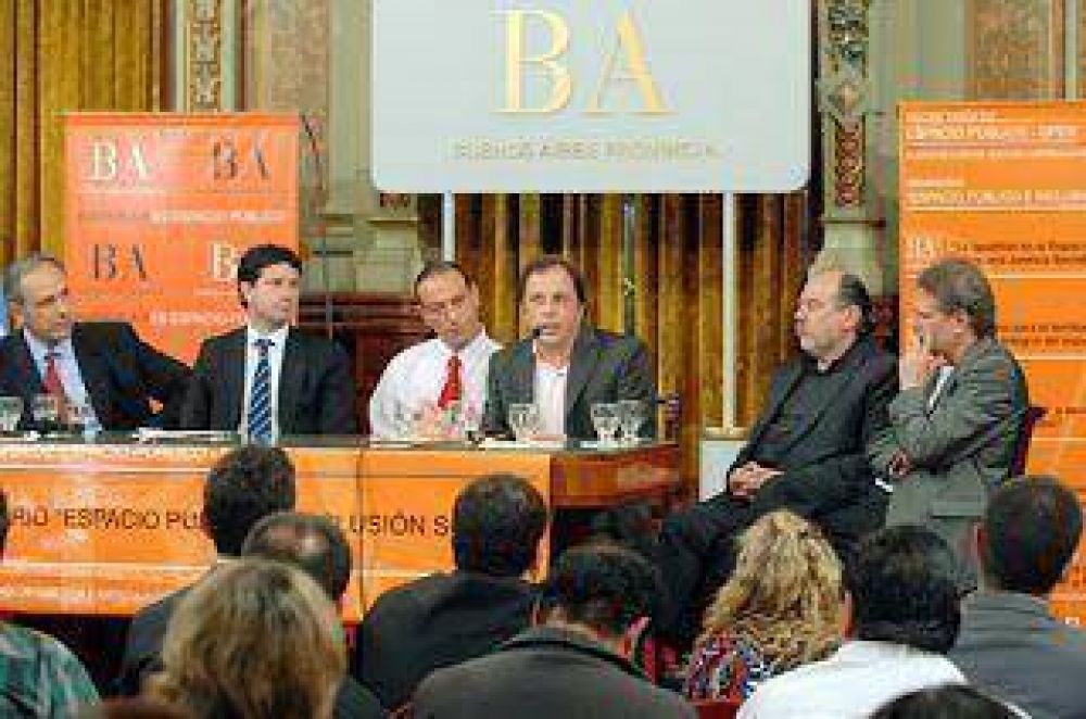 Giustozzi Disert� En El Seminario �Espacio P�blico E Inclusi�n Social�