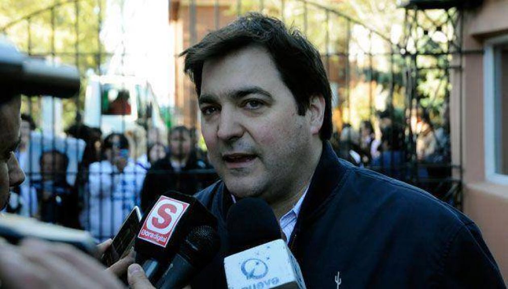 El PJ se reuni� con el Ministro Ivovich, quien confirm� que el canon para Santa Cruz, es de 240 millones