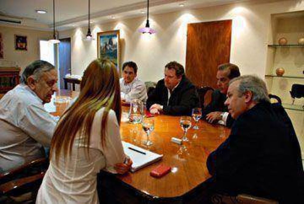 Empresarios insisten en mediaci�n