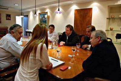 Empresarios insisten en mediaci�n