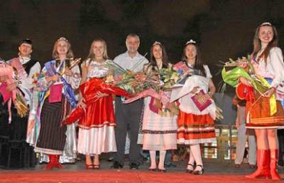 El Intendente visit� la Feria de las Colectividades Extranjeras de Avellaneda