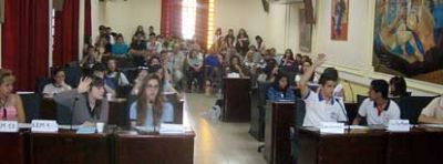 Segunda sesi�n del a�o del Parlamento Joven en el Municipio de Lan�s