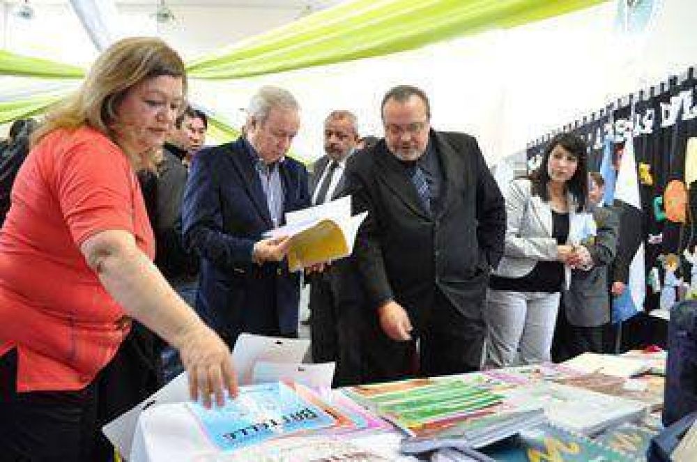 Entrega de materiales a jardines maternales