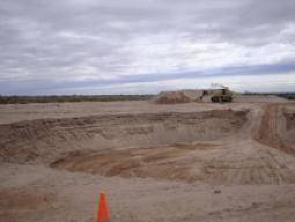 Ya construyen la base para instalar el primer aerogenerador