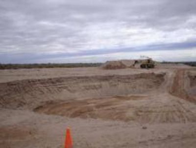 Ya construyen la base para instalar el primer aerogenerador
