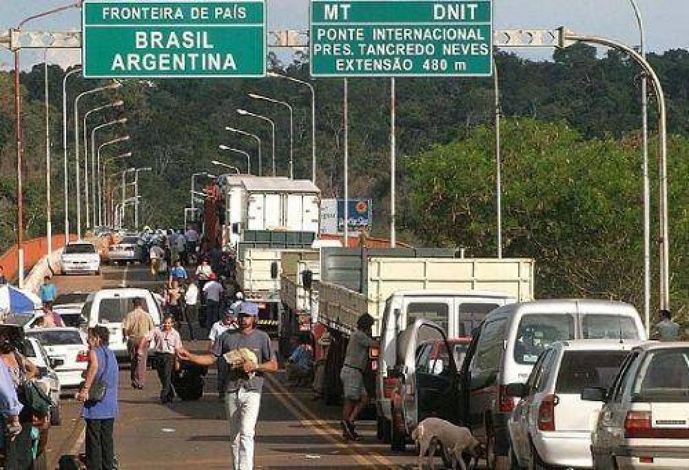 En lo que va del a�o, unas seis millones de personas pasaron por el puente Tancredo Neves