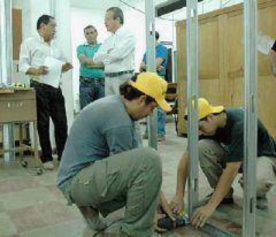 El archivo del Registro Civil ser� digitalizado. Desde hoy atienden en doble turno