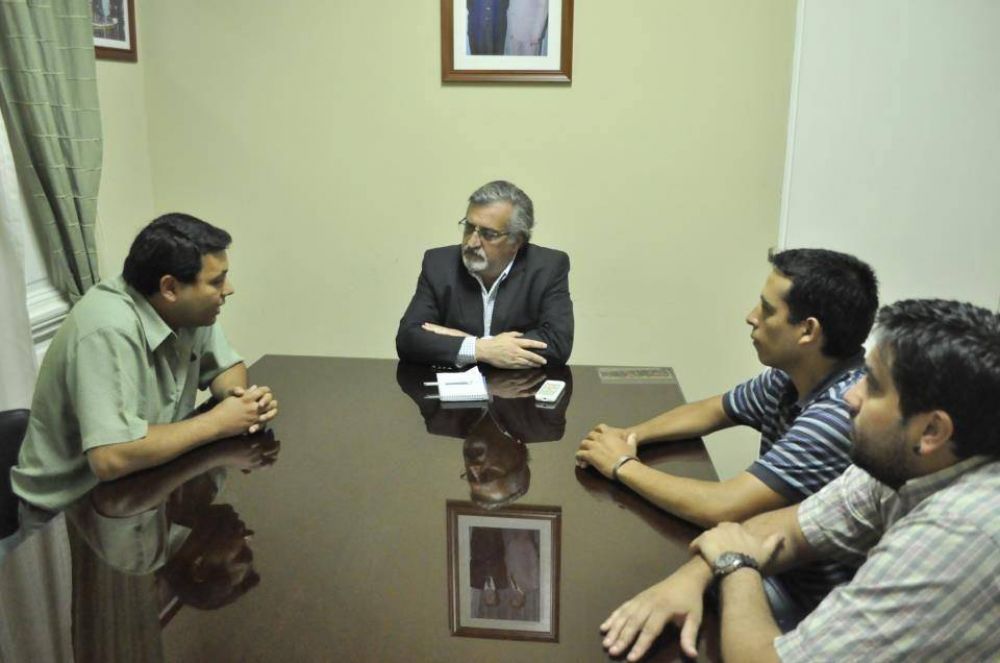 Barrios de Pie se Reuni� con el Ministro Zamudio