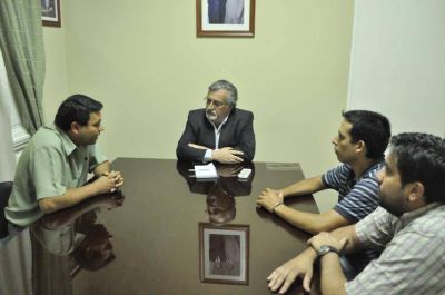 Barrios de Pie se Reuni� con el Ministro Zamudio