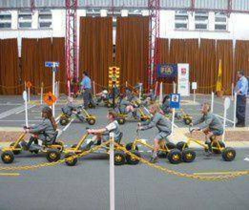 Instalan pista de Educaci�n Vial 