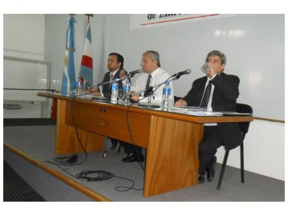 El gobierno promete regularizar en marzo el pago a los transportistas