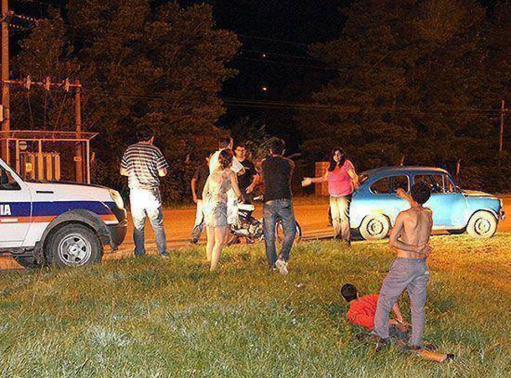 Desvalijaron una quinta, huyeron en dos motos y a una la embisti� un auto en plena fuga