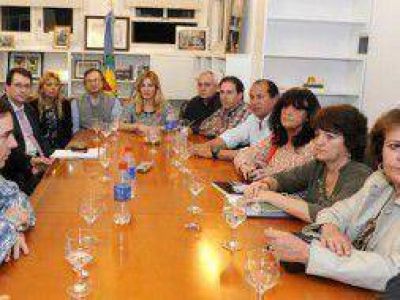 Tras reuni�n con De Luc�a, los docentes bonaerenses advierten sobre nuevos paros