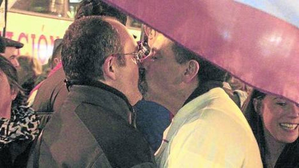 La Justicia espa�ola aval� la ley que autoriza el matrimonio homosexual