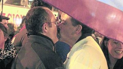 La Justicia espa�ola aval� la ley que autoriza el matrimonio homosexual