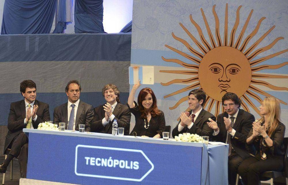 EL INTENDENTE DE LAN�S DAR�O D�AZ P�REZ JUNTO A LA PRESIDENTA CRISTINA FERN�NDEZ EN TECN�POLIS 