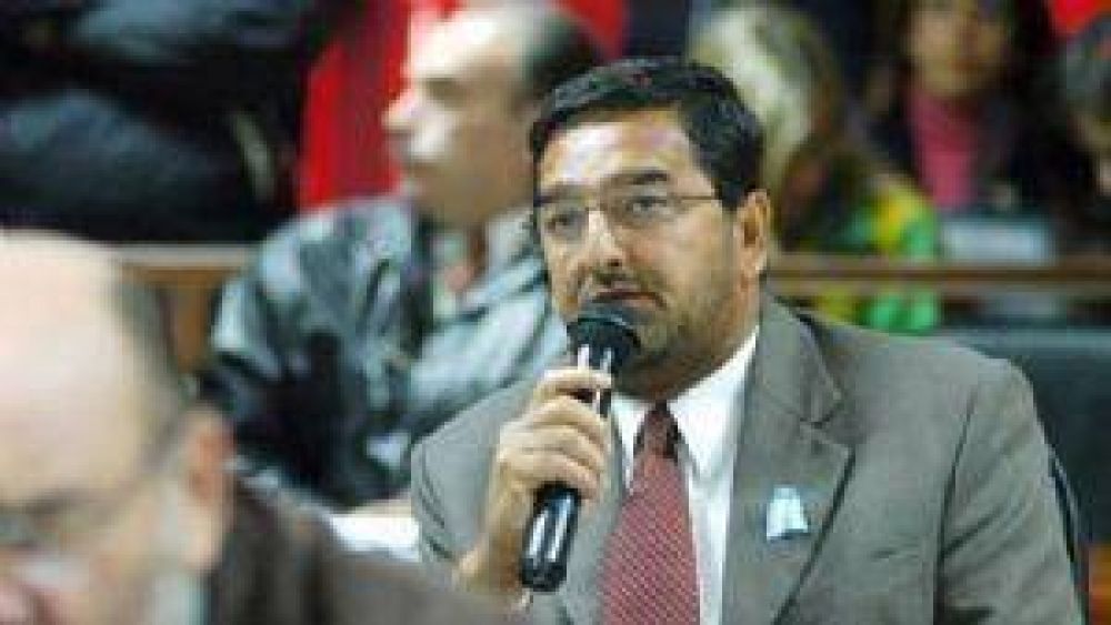 Acusan a Rodr�guez de fogonear el conflicto en Antofagasta y piden excluirlo del Senado