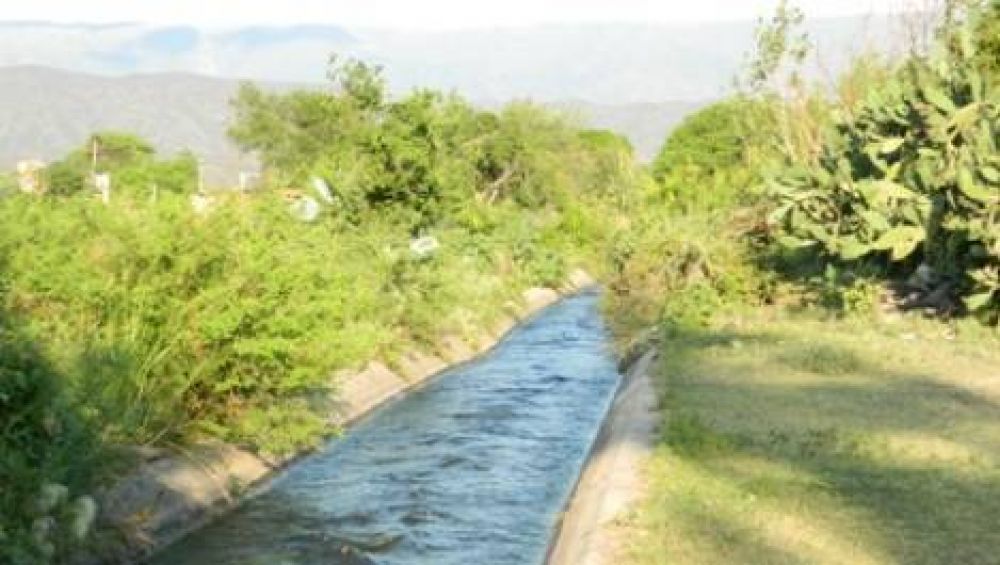 Piden limpieza en canales de riego