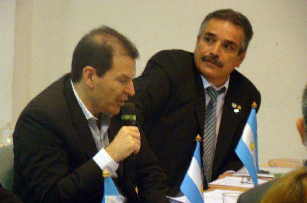 C�rdoba ya multa con $200 a quienes manejen fumando