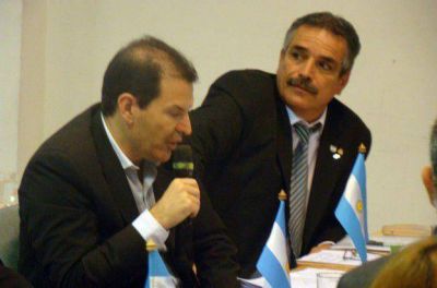 C�rdoba ya multa con $200 a quienes manejen fumando