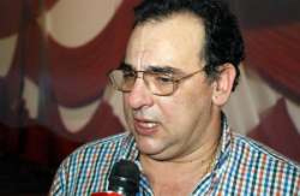 �No perjudican a una persona o un sector, perjudican a la UCR� 	