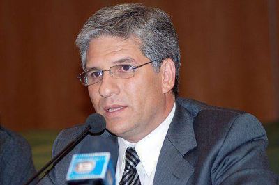 Integraci�n: Poggi participar� de una reuni�n con intendentes Chilenos